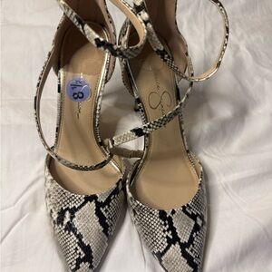 Jessica Simpson Black and Cream Snakeskin Heels size‎ 8.5 formal date night sexy